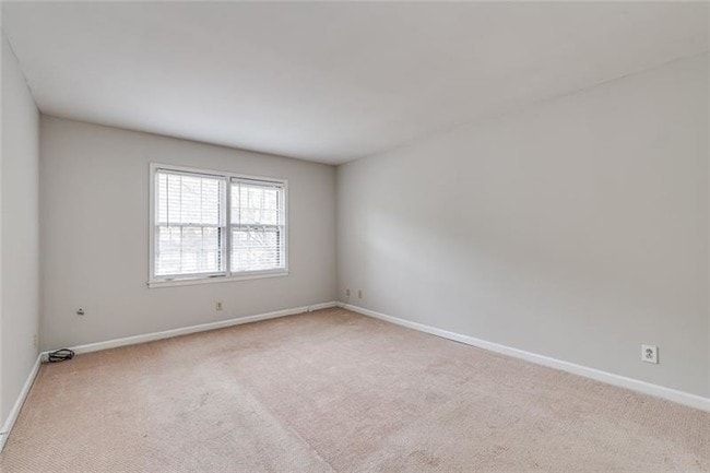 Building Photo - 80 Montre Square NW