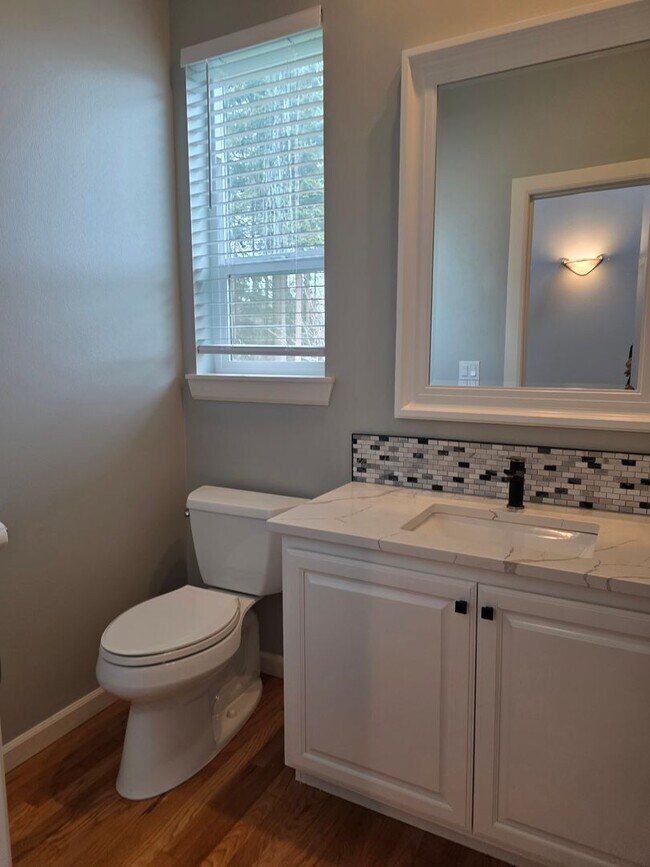 Foto del edificio - 4 Bedroom Home in Parkland Green!