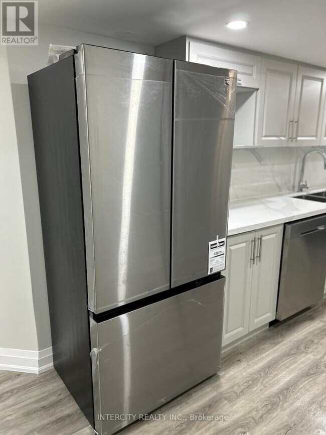 Building Photo - 299 Fleetwood Dr