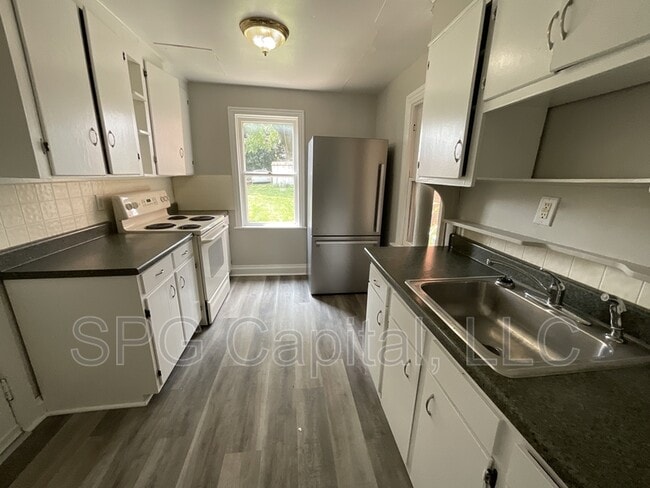 Foto del edificio - 324 N Franklin St