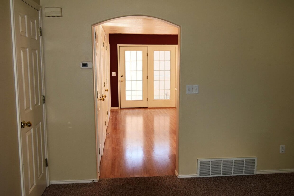 Primary Photo - 119 Penhurst Pl