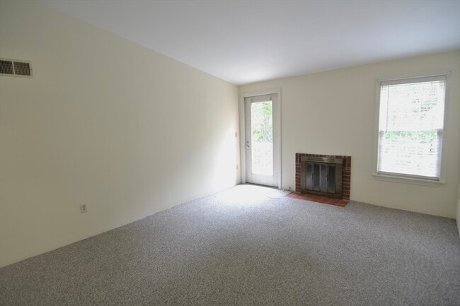 Building Photo - 7 Thoreau Ct
