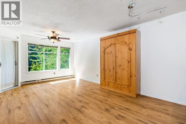 Photo du bâtiment - 301 925 W.10TH AVENUE