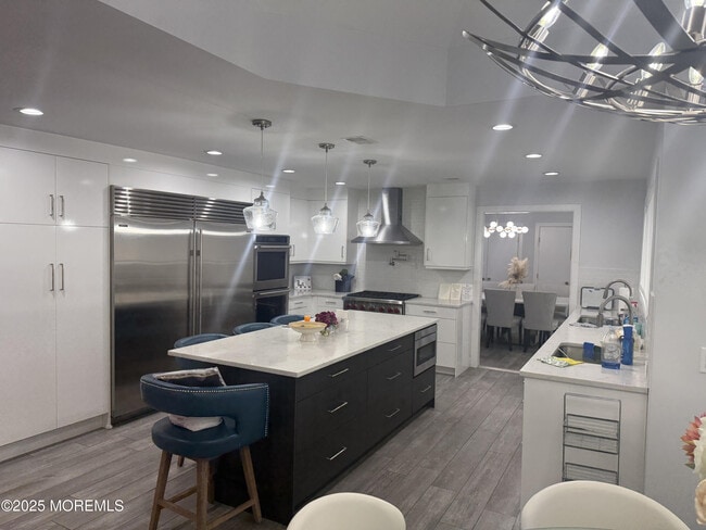 Building Photo - 884 Red Oaks Dr