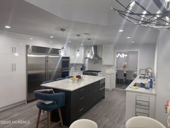 Foto del edificio - 884 Red Oaks Dr