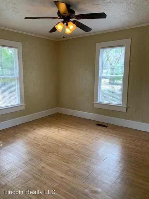 Building Photo - 3 br, 1 bath House - 713 E. Moore
