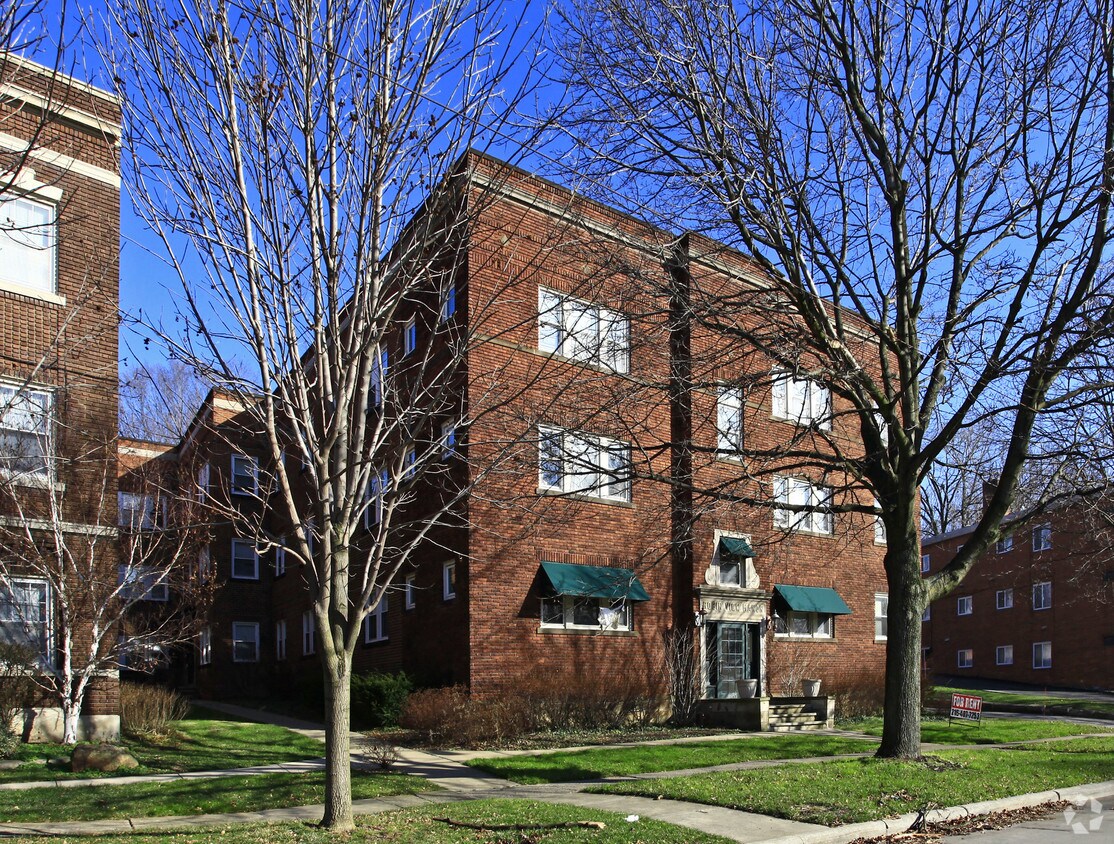 32073209 Meadowbrook Blvd, Cleveland Heights, OH 44118 Apartments