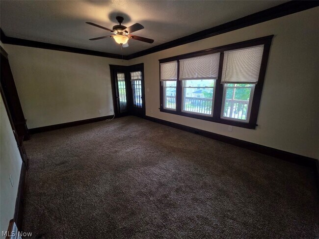 Foto del edificio - 4100 Mapledale Ave