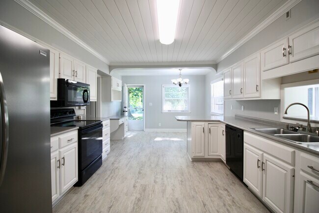 Building Photo - 203 Dorsey Way