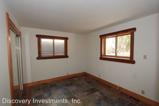 Building Photo - 6400 Pinehaven Rd
