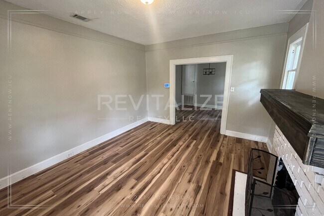 Foto del edificio - Beautiful Renovated 3 Bedroom/2 Bathroom H...