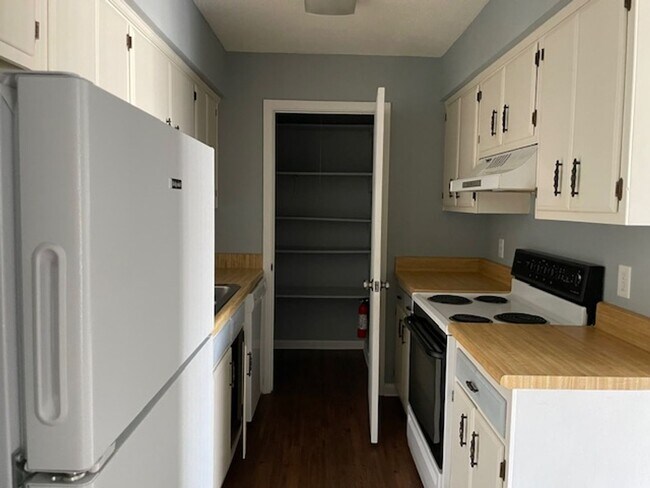 Foto del edificio - Walkable Downtown Lexington Condo | First-Floor 2BR in Shadow Moss