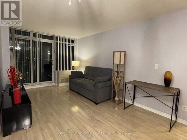 Photo du bâtiment - 5508 Yonge St