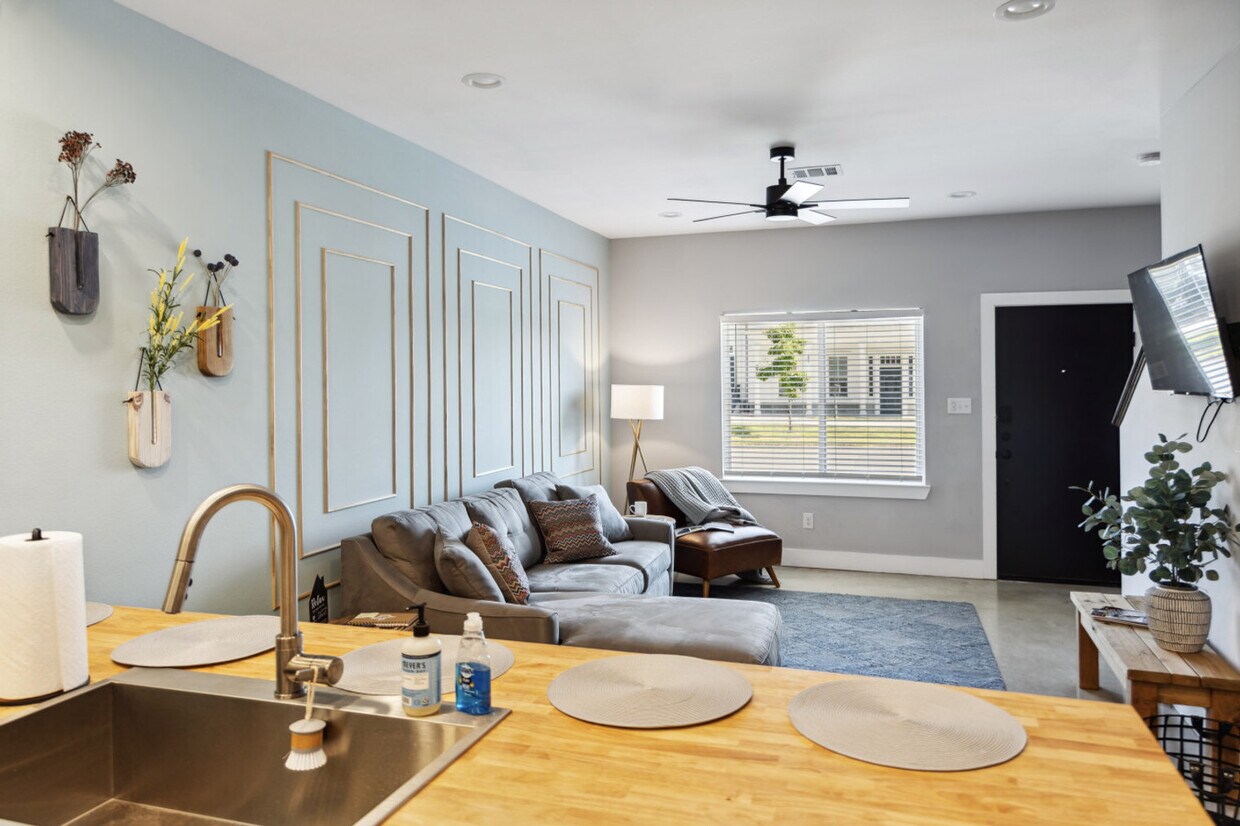 Foto principal - 219 W 22nd St