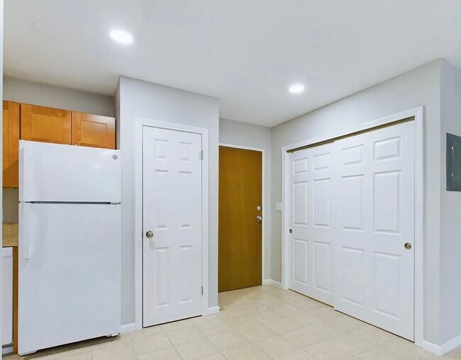 Foto del edificio - 445 Pleasant St