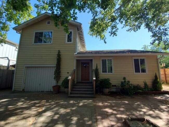 Building Photo - 3 bedroom in San Rafael CA 94903