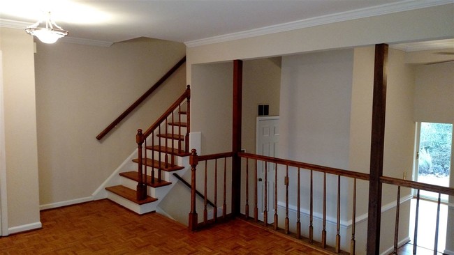Foto del edificio - 933 Huntwood Ln