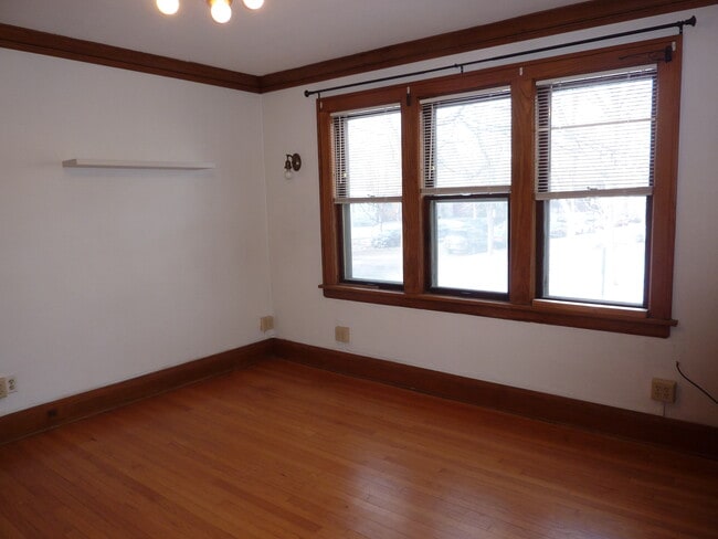 Building Photo - 1752 Shields Ave