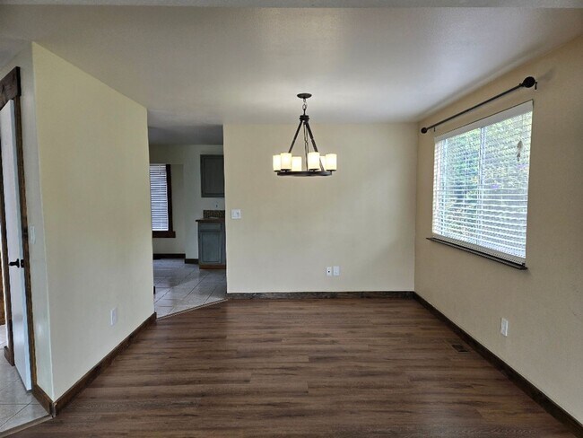 Foto del edificio - 13502 Eldridge Pl NW