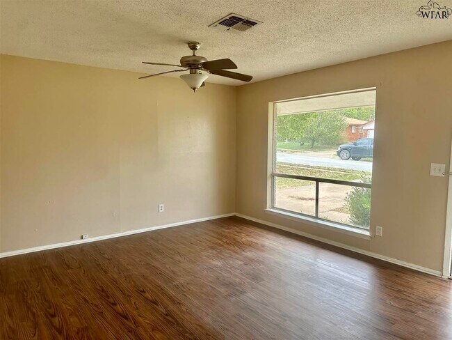 Foto del edificio - 4710 Eden Ln