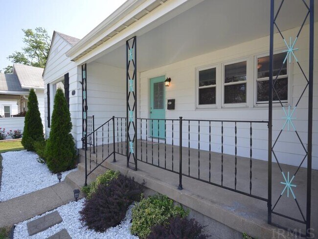 Building Photo - 238 Kenyon Ave