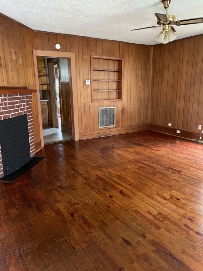 Building Photo - 3 Bedroom in Anderson