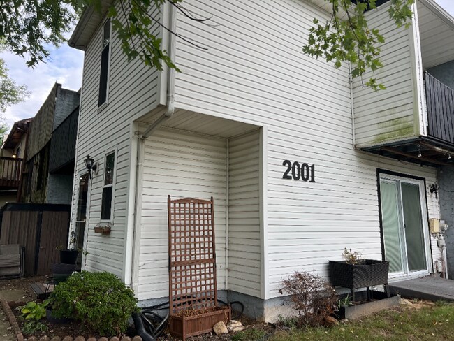 Building Photo - 2001 Cervantes Ct