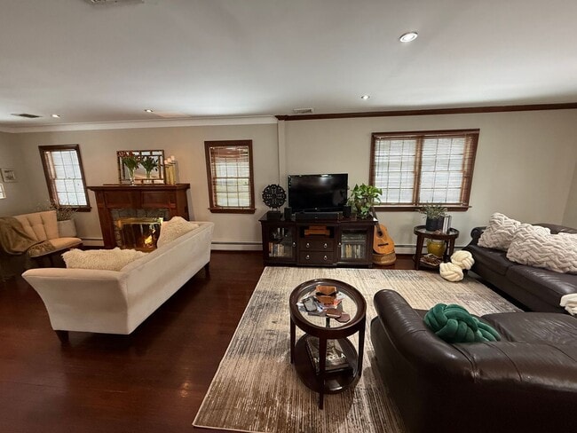 Foto del edificio - Spectacular 3 Bed/2.5 Bath Colonial in Freeport!