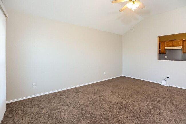 Building Photo - Beautiful Home Ready for Move-In