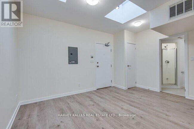 Photo du bâtiment - 1216 St Clair Ave W