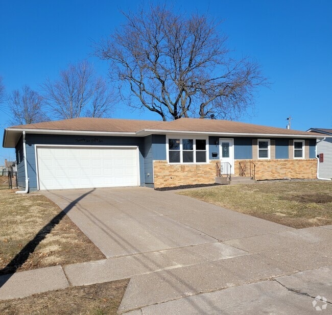 Westgate Townhouses for Rent Davenport, IA 2 Townhouses