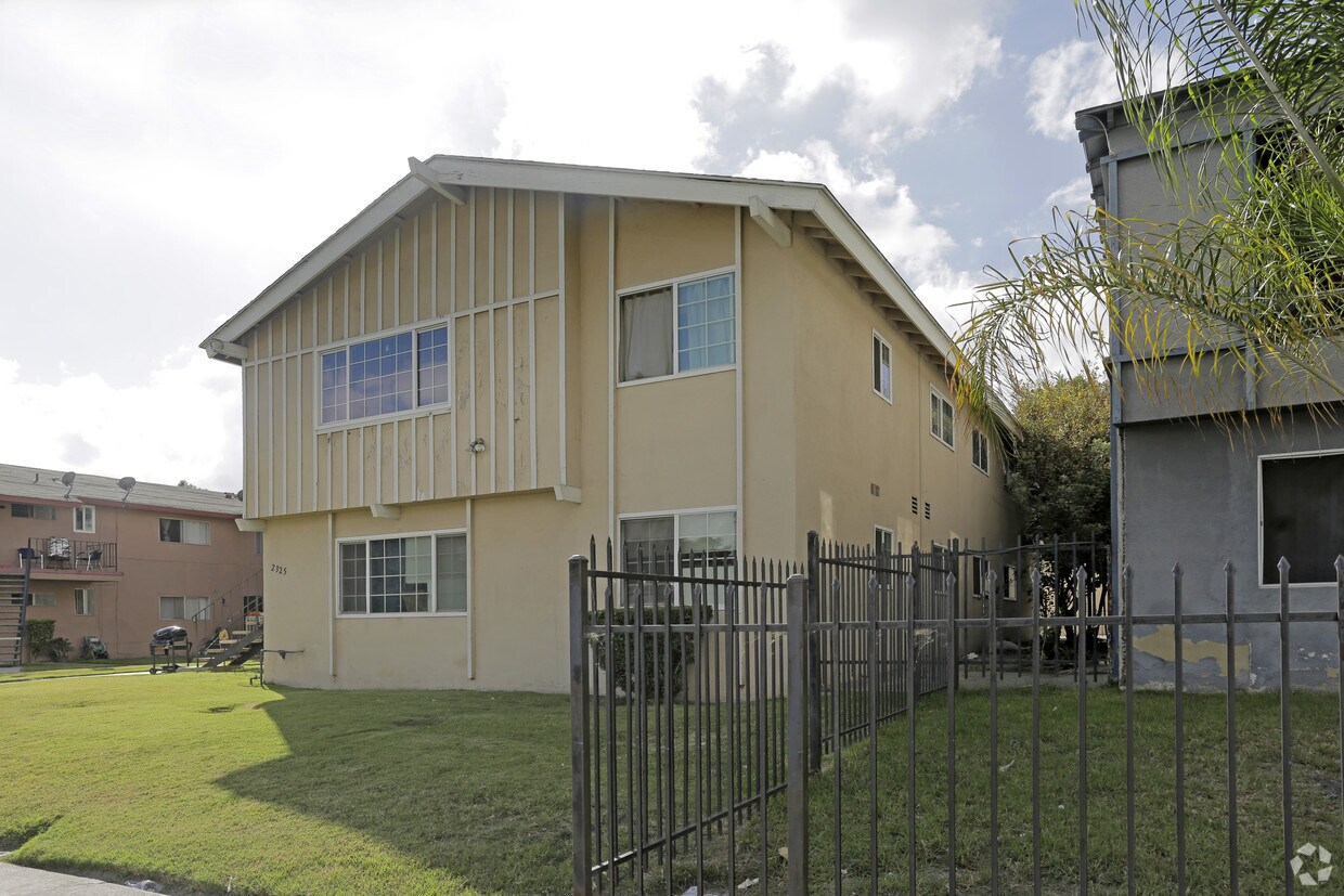 Building Photo - 2325 Angela St