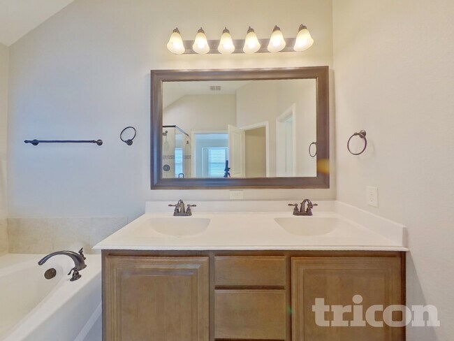 Foto del edificio - 625 Fox View Dr