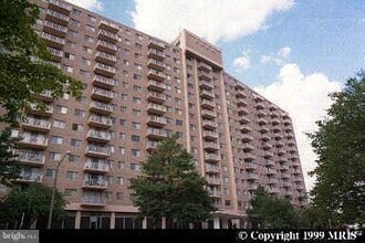 Building Photo - 1225 Martha Custis Dr