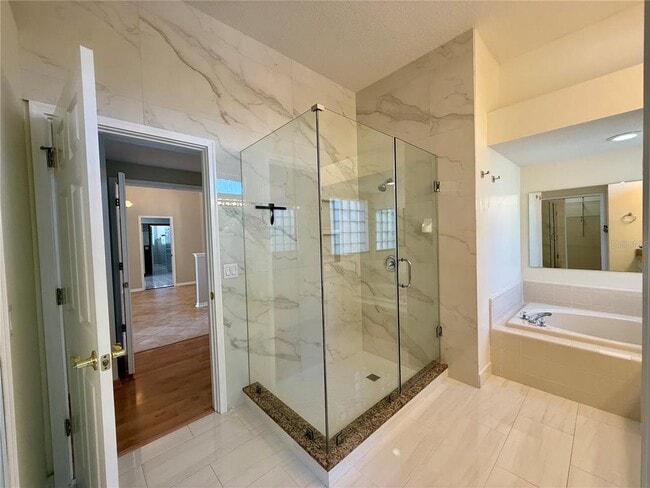 Building Photo - 2637 Shinoak Dr