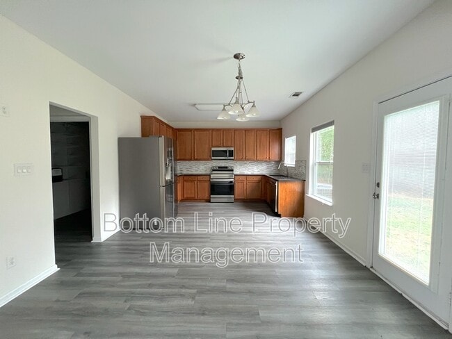 Building Photo - 702 Perth Dr