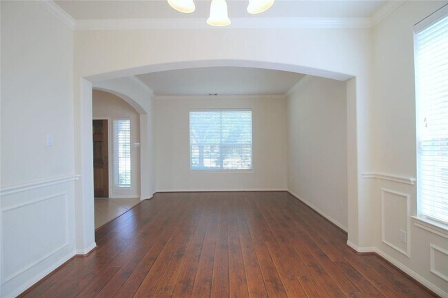 Building Photo - 606 Dinorah Ct