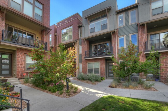 Building Photo - Modern 3 Bed/3.5 Bath Townhome with Attached 2-Car Garage in Superior
