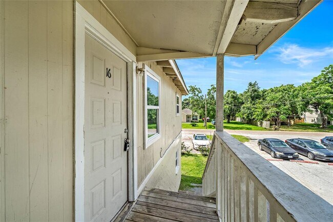 Building Photo - 2318 Rosalee St