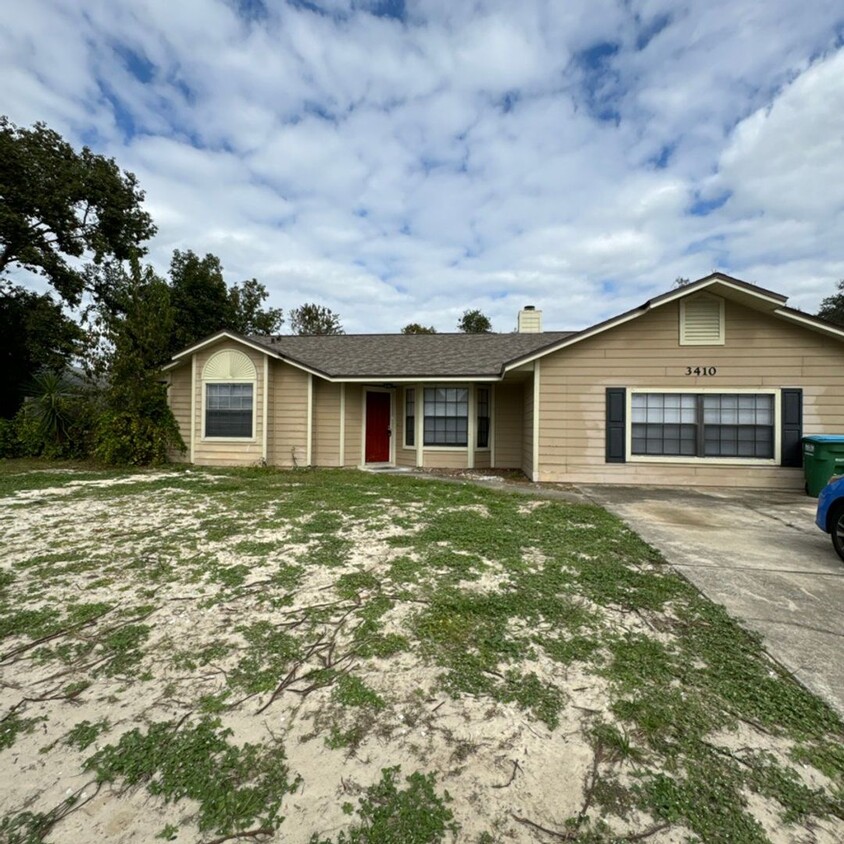 Primary Photo - Spacious and beautiful 3 Bedroom Home!