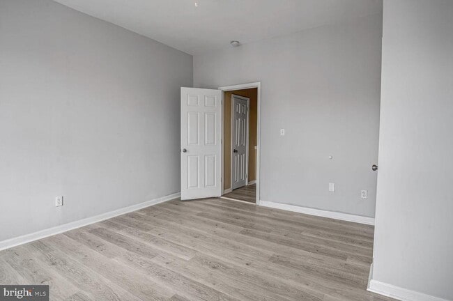 Foto del edificio - 1684 Darley Ave