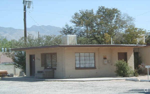 Foto principal - 2740 N Country Club Rd