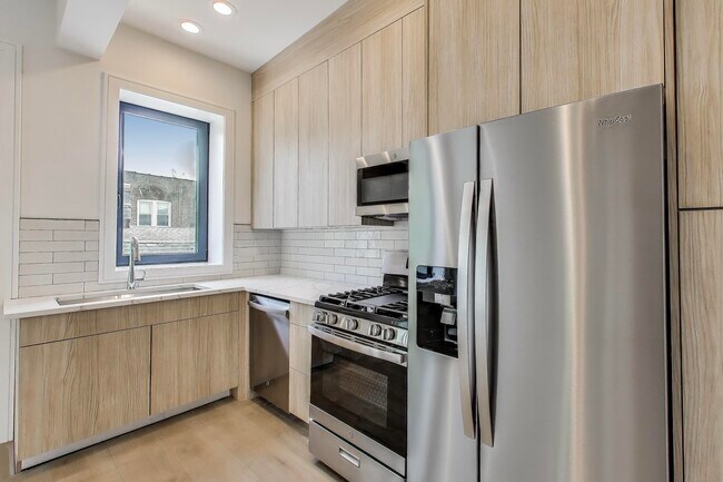 Foto del edificio - 2023 N Drake Ave