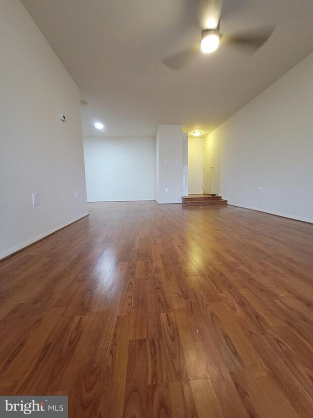 433 Christopher Ave Unit 23, Gaithersburg, MD 20879 Room for Rent in