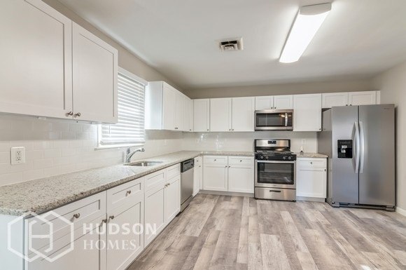 Foto del edificio - NOW AVAILABLE! - 710 Charles Rd, Lopatcong...