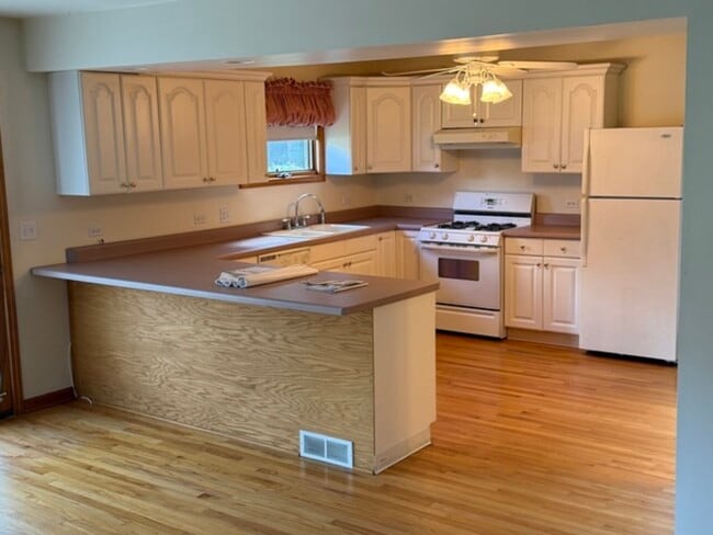 Foto del edificio - 125 Maple Ct