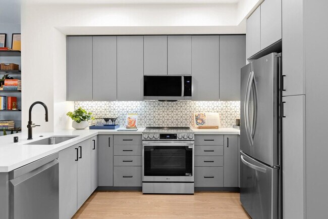 Foto del edificio - 777 W Middlefield Rd