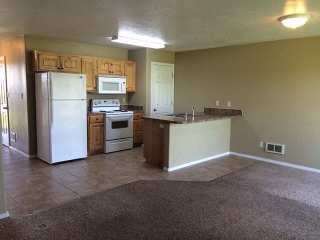 Building Photo - 145 Opal Ct