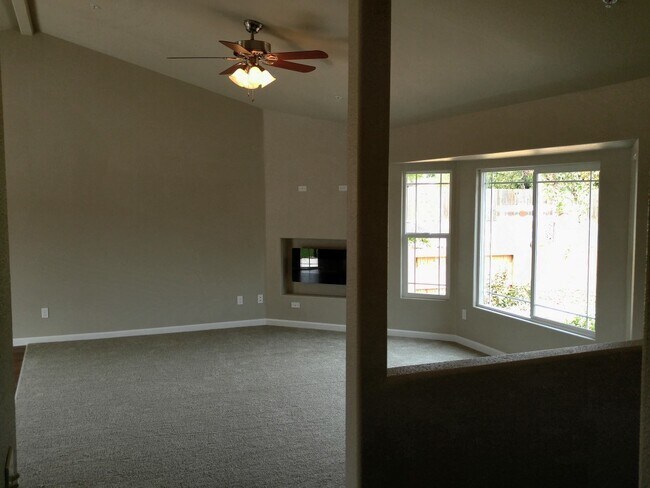 Foto del edificio - South Redding Home