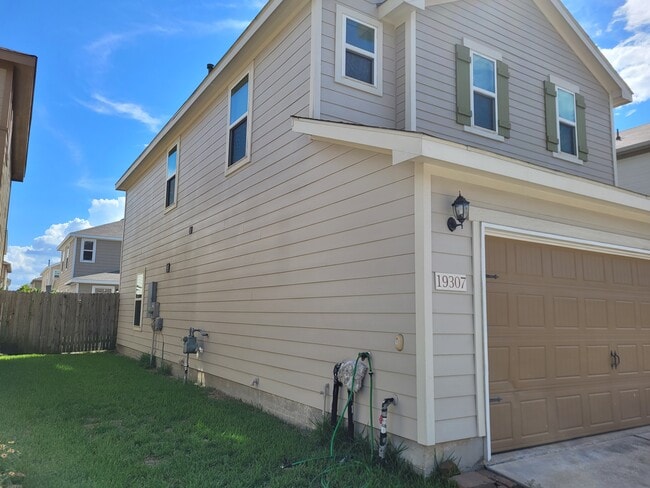Left Side View - 19307 Crosshill Ct